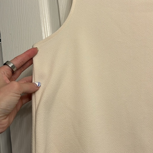 ALFANI cream colored textured split hem tunic. Size Medium. Great condition. - Picture 6 of 8